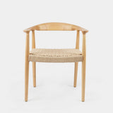 KLAST Chaise de Salle à Manger Thesa avec Dossier Courbé en Bois d'Hévéa et Assise en Corde Tressée, Accoudoirs Ergonomiques, 74 Cm x 65 Cm, Idéale pour Espaces Modernes