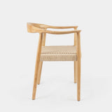 KLAST Chaise de Salle à Manger Thesa avec Dossier Courbé en Bois d'Hévéa et Assise en Corde Tressée, Accoudoirs Ergonomiques, 74 Cm x 65 Cm, Idéale pour Espaces Modernes