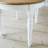Loberon Table à manger Pinecrest, style maison de campagne, design rond, flexible, extensible grâce à 2 plaques supplémentaires, charme rustique, table de salle à manger, bois de sapin, bois de