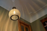 Opis PL2 clair – Lampe (Ø28cm) suspension en bois clair composée de pièces élégantes et incurvées