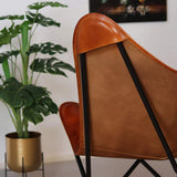 Chaise papillon en cuir marron clair avec base en métal noir