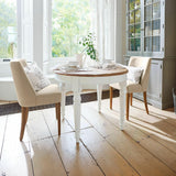 Loberon Table à manger Pinecrest, style maison de campagne, design rond, flexible, extensible grâce à 2 plaques supplémentaires, charme rustique, table de salle à manger, bois de sapin, bois de