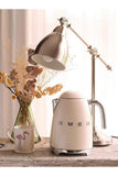 Smeg, Bouilloire Électrique KLF03CREU 1,7 L, Filtre Anticalcaire Lavable, Arrêt Automatique de Sécurité, Indicateur Niveau d'Eau, Base Antidérapante,Range Cordon Intégré, Puissance 2400W, Crème