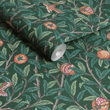 Papier peint intissé William Morris Bird & Pomegranate Deep Green 1005 x 52cm Vert | Revetement Mural, Tapisserie | Facile à poser et à Enlever