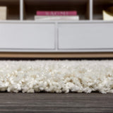 JONATHAN Y MCR100D-8 Mercer Tapis Poils Longs et Pompons bohème Moderne Contemporain Solide Intérieur, Facile à Nettoyer, Chambre, Cuisine, Salon, 240 cm x 300 cm, Crème avec des Franges