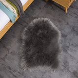 Teppich Wölkchen Tapis en Fausse Fourrure d'agneau et Peau de Mouton - Carpette Moelleuse pour Chambre à Coucher, Salon, Crèche - Jet de Divan de Décoration Chaise - Marron - 55x80cm