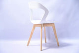 Ensemble de quatre chaises modernes en plastique de style scandinave dans une variété de couleurs pour une utilisation dans les salons, salles à manger, bureaux, salles de réunion et salles à manger