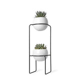 UMBRA Nesta freestand. Porte Plante Nesta. En céramique et métal. Coloris noir et blanc moucheté gris. Dimension 21.8x21.8x70cm