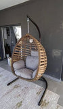 Fauteuil suspendu Capri en polyrotin avec coussin d'assise (marron clair)