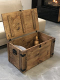 Coffre au trésor en bois avec 4 roues Style vintage - Couvercle rabattable et espace de rangement. 80x45x45 cm. Solide, Stable - aucun assemblage requis - table