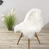 Teppich Wölkchen Tapis en Fausse Fourrure d'agneau et Peau de Mouton | Carpette Moelleuse pour Chambre à Coucher, Salon, Crèche | Jet de Divan de Décoration Chaise | Blanc - 55x80cm