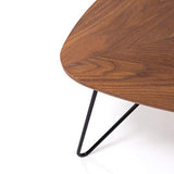 Marque Amazon - Rivet - Table basse triangulaire, en noyer et à base en métal noir, 40.6 x 83.05 x 81.02 cm