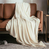 DEZENE Couverture Polaire avec Pompon,Couverture Confortable en Cachemire Douce sur Le Canapé-lit, Couverture en Duvet Épais, Couverture en Peluche en Flanelle,130 x 150cm,Ivoire