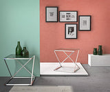 Versa Table Basse en Verre Table d'Appoint Auxiliaire pour Le Salon la Chambre ou la Cuisine Table de Chevet Dimensions Carrée (H x l x L) 51 x 51 x 51 cm Couleur argentée avec Finition chromée.