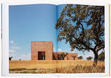 The mediterranean home : Residential architecture and interiors with a southern touch