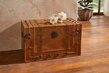 Coffre colonial grand modèle, déco nostalgique de globetrotteur, bois brun décoré de garniture et de fermetures en métal, sangle et poignée en simili-cuir de couleur assorti