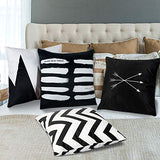 pendali Housses de Coussin, Taies d'oreiller Décoratives en Velours Simplicité Moderne avec Motif Double Face, Lot de 4 Housses de Coussin pour Canapé Chaise de Salon, 45 x 45 cm (Noir)