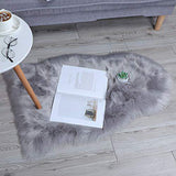 YIHAIC Peau de Mouton synthétique,Cozy Sensation comme véritable Laine Tapis en Fourrure synthétique, Man-Made Luxe Laine Tapis de Canapé Coussin (Gris, 75 x 120 cm)