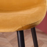 Ensemble de 4 chaises de salle à manger de cuisine, faciles à assembler, chaises latérales à coussin en velours avec de solides pattes en métal noir pour le salon de la cuisine familiale, jaune
