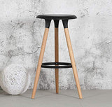 KOSMI - Tabouret Noir Style scandinave Oslo avec Coque en résine Noire et Pieds en Bois Naturel