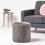 Homescapes Pouf Rond en Velours capitonné Windsor, Tabouret ou Repose-Pieds, Gris, 40 x 40 x 40 cm