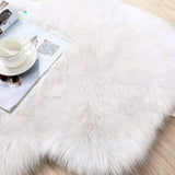 QINGLOU Peau de Mouton synthétique,Cozy Sensation comme véritable Laine Tapis en Fourrure synthétique, Fluffy Soft Longhair Décoratif Coussin de Chaise Canapé Natte (Blanc, 75 x 120 cm)