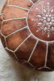Pouf Artisanal Marocain en Cuir Véritable Fait Main - Vendu Rembourré - Coussin de Sol, Ottoman, Repose-Pied (Cognac)